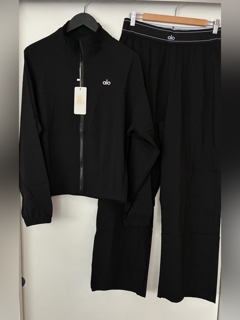 NWT Women’s 2 Piece Luxury Black Tracksuit Sweatsuit Size XL